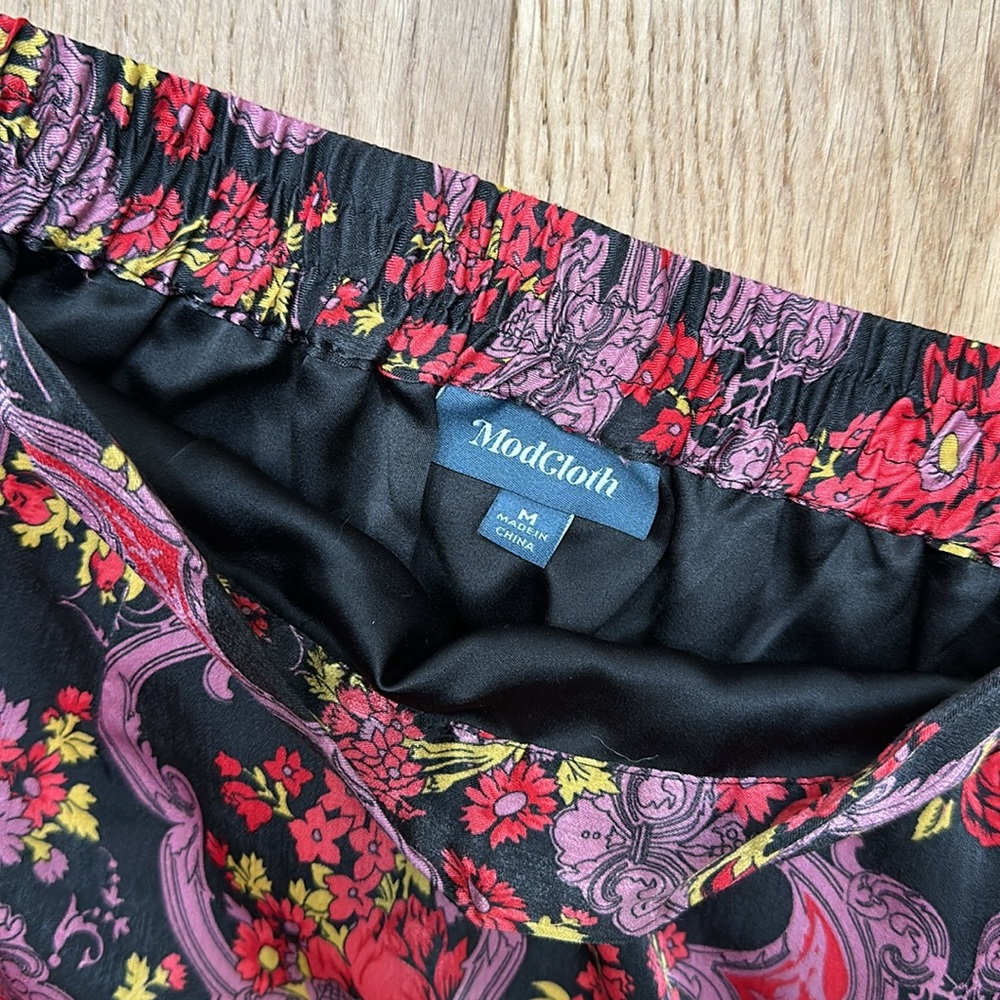 ModCloth floral slit skirt (size medium) - Picture 4 of 4